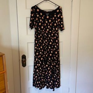 Flowery maternity dress
